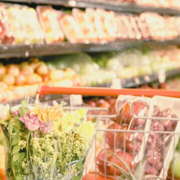 Grocery-Store fresh produce in a grocery cart in a grocery store aisle
